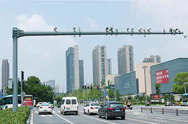 道路監(jiān)控桿2